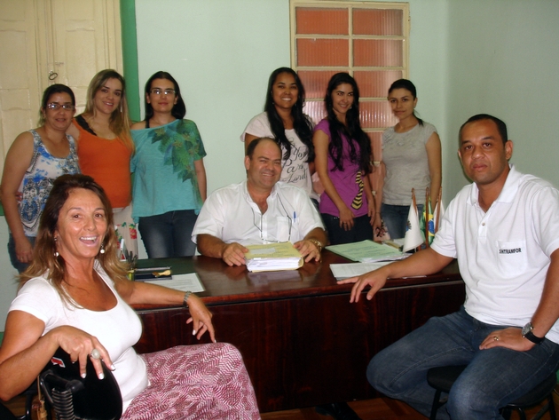 Natanael em reunião com as fiscais de Tributos e com o secretário municipal de Fazenda, Antônio Carlos Alvarenga 