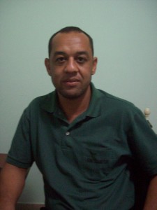 Sintramfor O presidente do Sintramfor, Natanael Alves Gonzaga, comentou a atitude da Administração Municipal de efetivar os servidores que adquiriram tal direito. Ele disse que espera que o prefeito e secretários municipais se empenhem para a realização de concurso público para preenchimento de vagas, que vem sendo preenchidas por meio de simples contratações. Segundo Natanael, é justo que os servidores municipais participem de concorrência para conquistarem seus postos de trabalho e poderem entrar pela ‘porta da frente’ da Prefeitura, da forma como determina a legislação. 