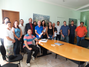 Representantes do Sintramfor em reunião com a prefeita, vereadores, servidores e outros