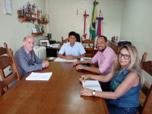 Vicente, Eugênio, Natanael e Evangelina na ocasião em que os representantes do Sintramfor solicitaram a correção no Projeto