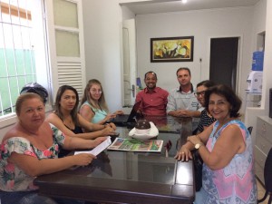 Assistentes de educação infantil em reunião com Evangelina, Natanael e Cid Corrêa