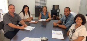 Membros do Sintramfor e da Comissão dos professores,  em reunião com Cid, no  dia 27  de fevereiro